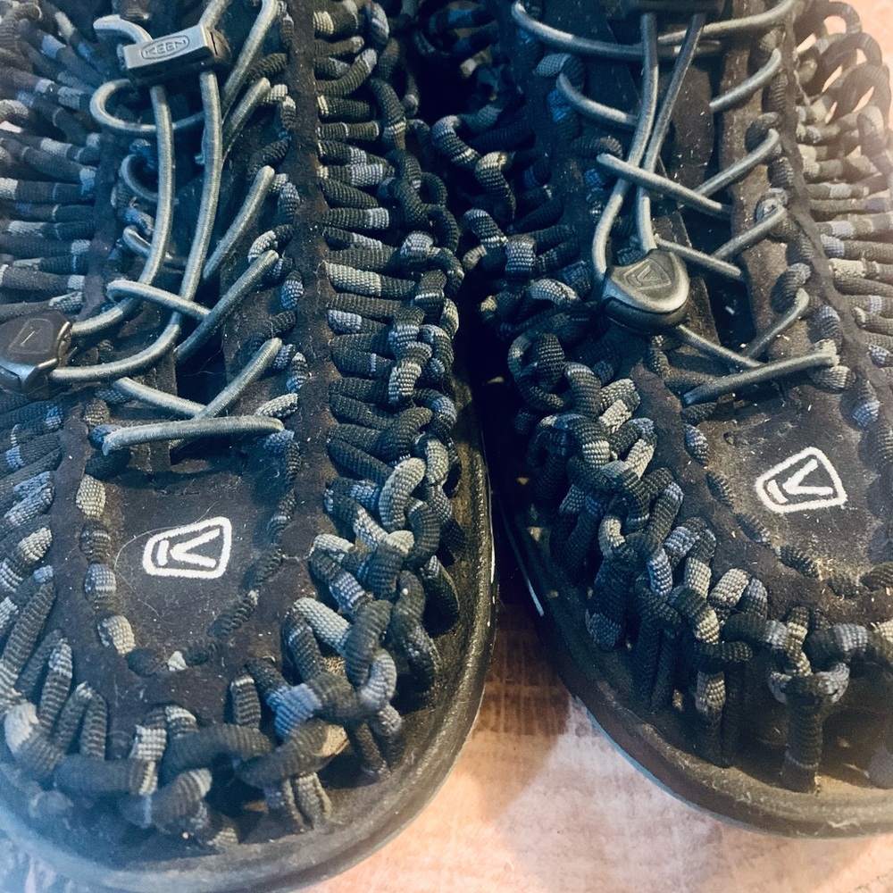 KEEN UNeek Sandals